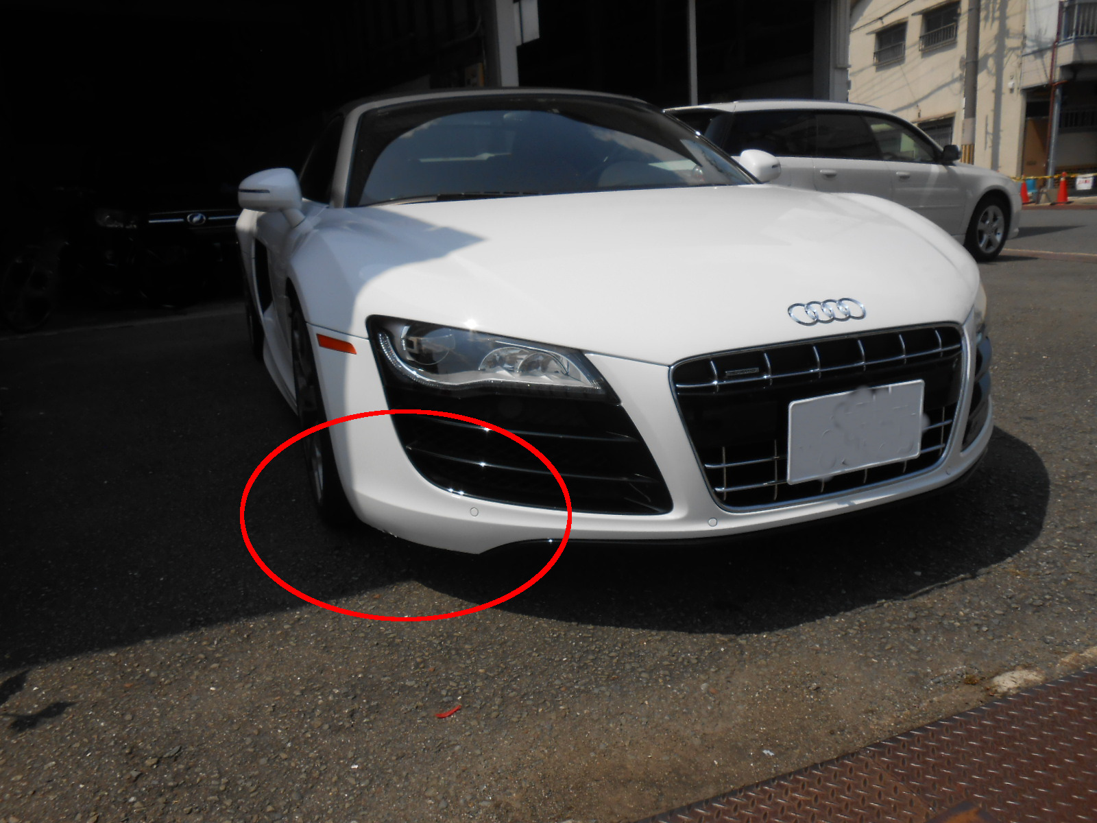 アウディ　R8　・バンパー修理