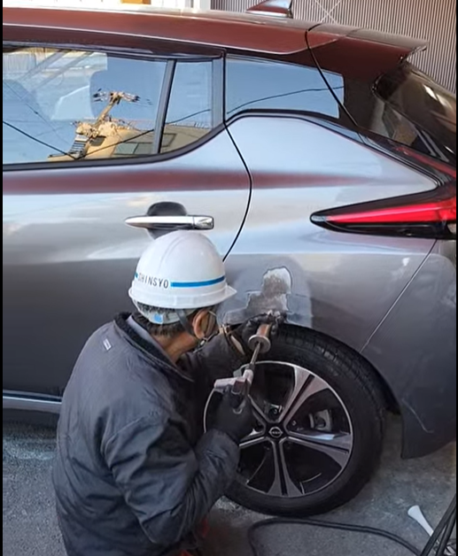 ZE1リーフ・クォーターパネル凹み修理