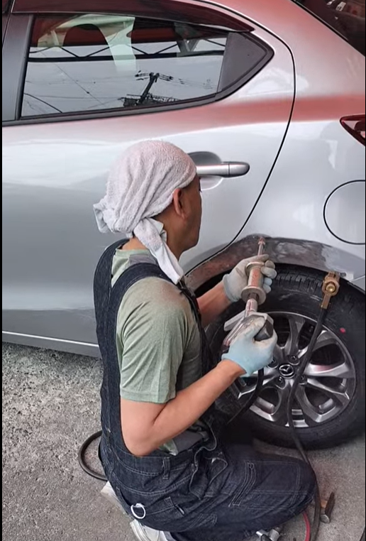 デミオ　・ドア凹み事故修理